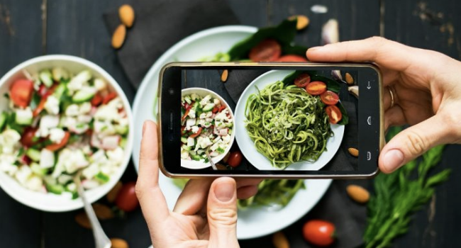 Tipping Food Photographer